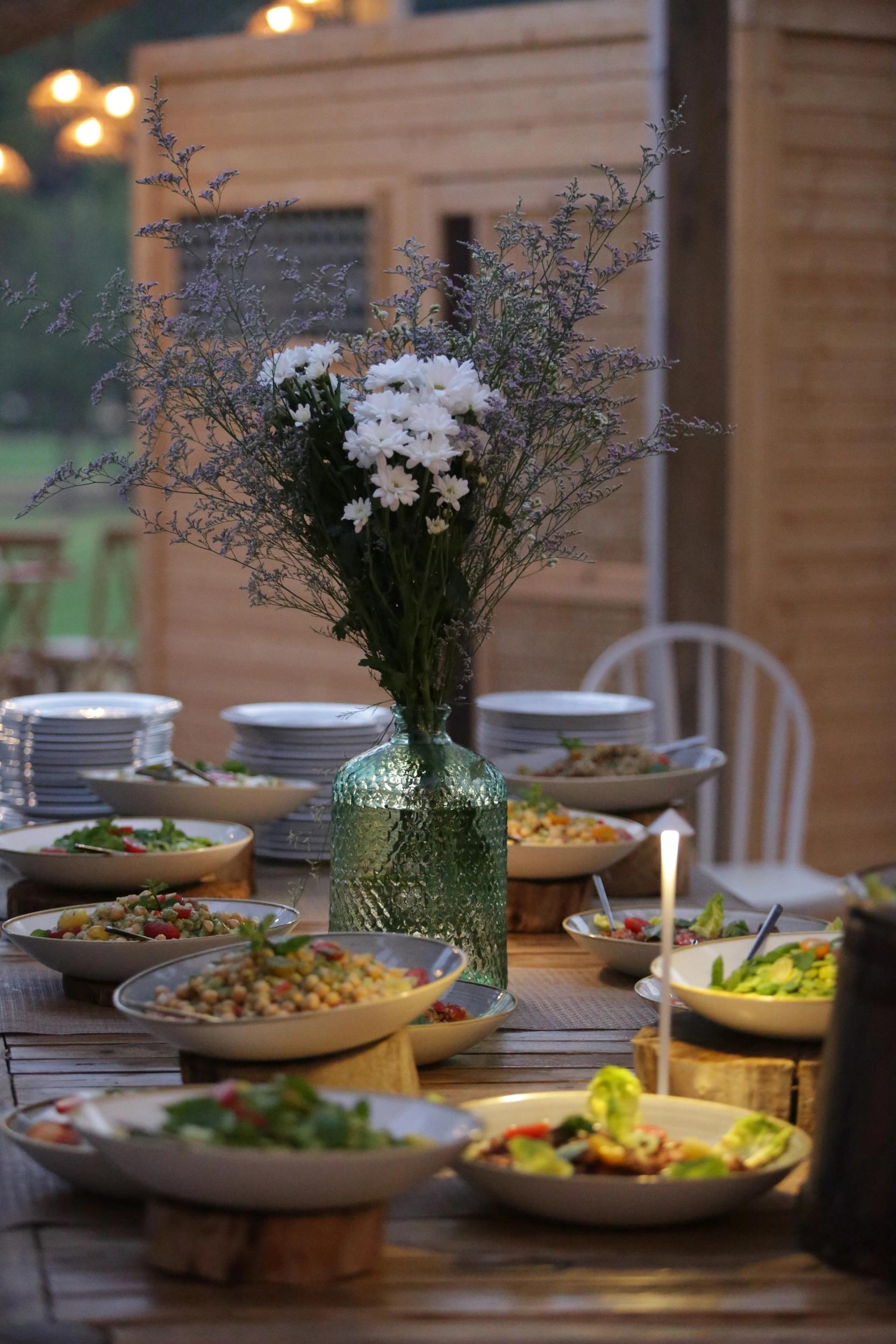 Décoration de table champêtre pour un événement à l'hôtel 4 étoiles San Lucianu 