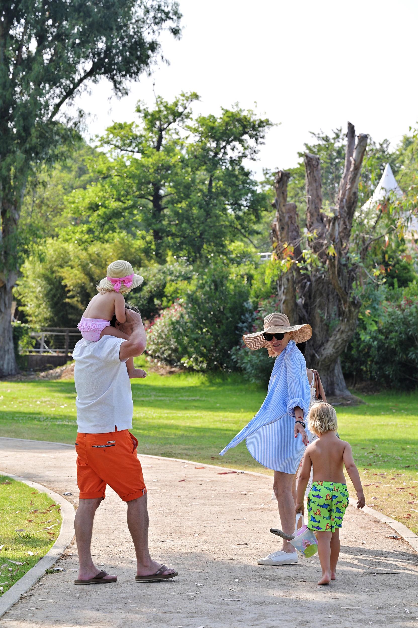 Activités familiales dans le parc de l'hôtel 4 étoiles San Lucianu à Moriani plage 
